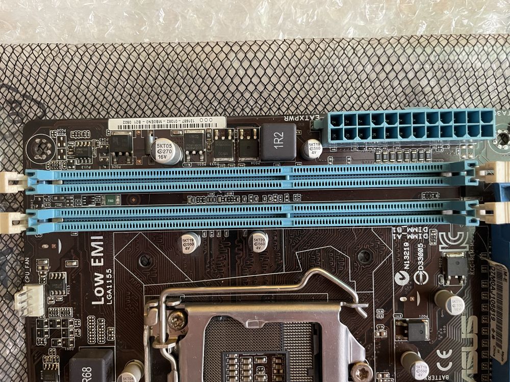 Материнська плата asus H61M-E