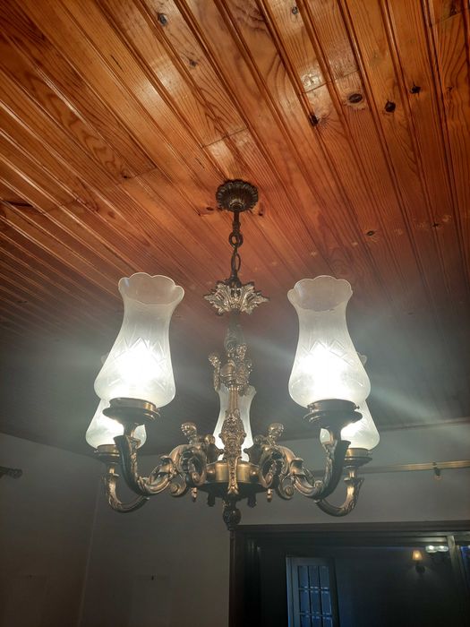 Candeeiro em ferro fundido e vidro