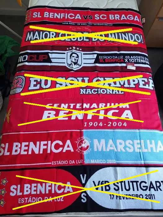 Cachecóis do Benfica e de Portugal