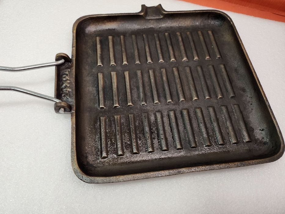 Żeliwna patelnia grillowa