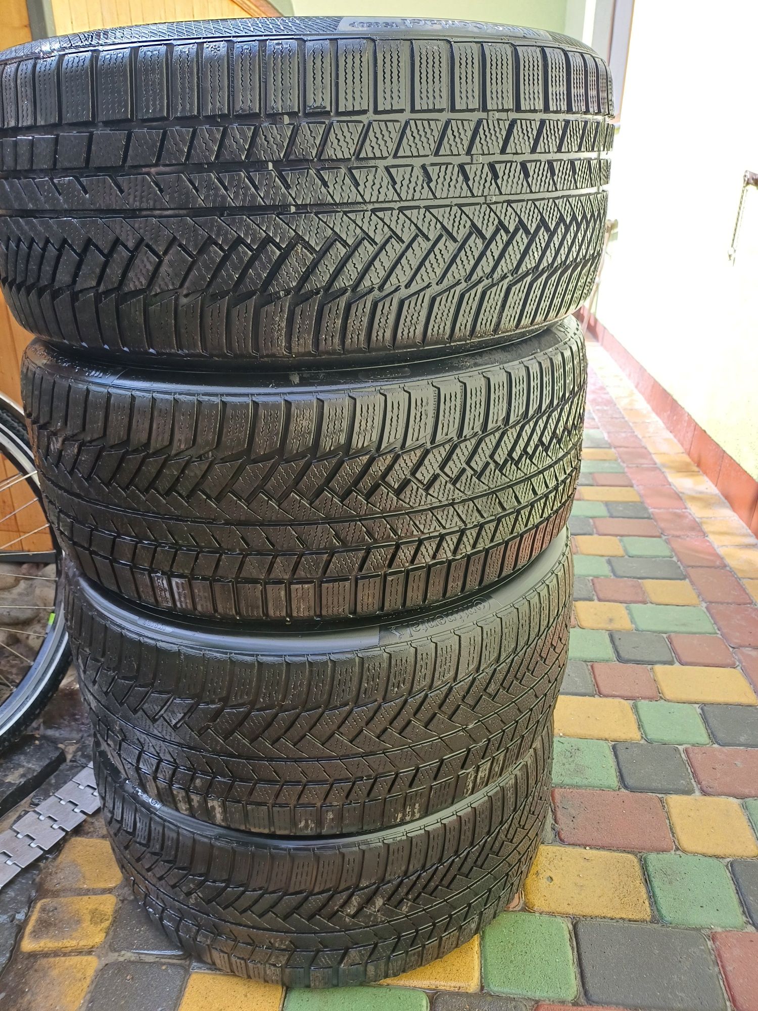 Шини 255/35 R 21 VXL б/у зимові Continental