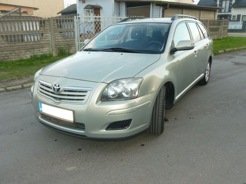 Toyota Avensis Benzyna