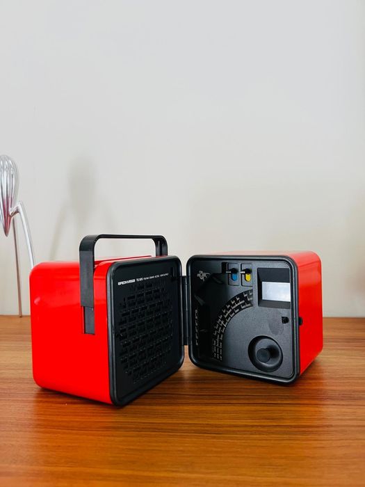 Rádio vermelho Brionvega cubo - vintage