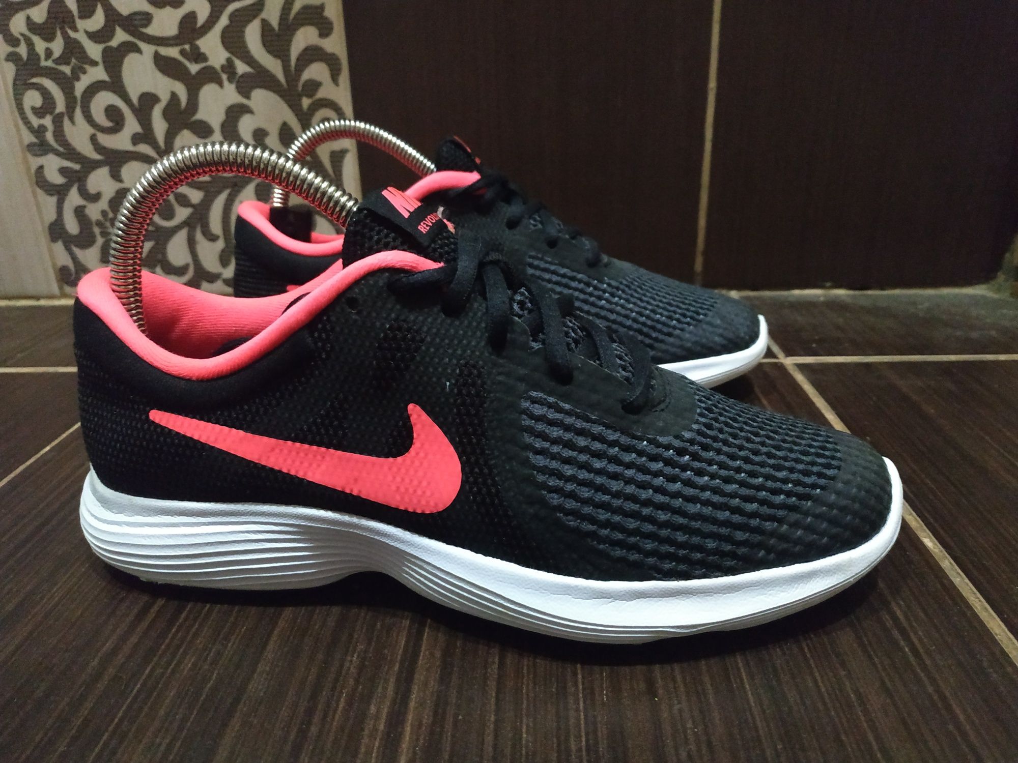 Женские кроссовки nike revolution 4 (gs) 38 размер