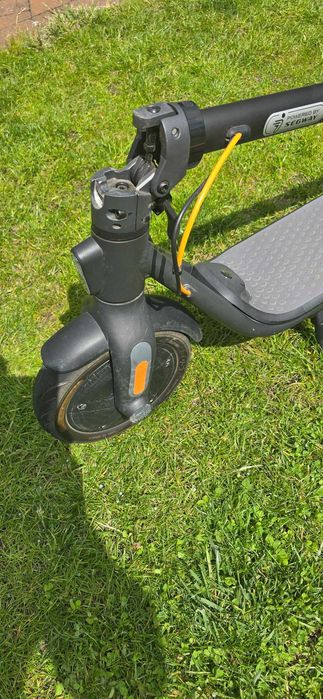 Hulajnoga elektryczna Ninebot f30d używana 300w 22km/h 36v zasięg 30km