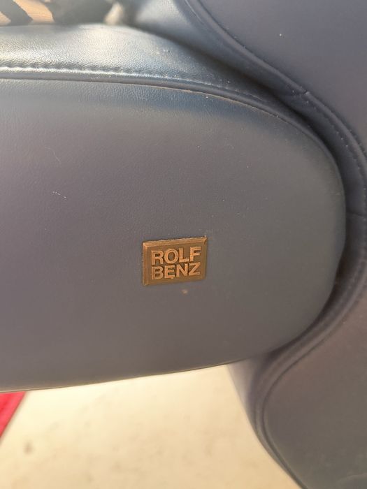 Cadeirão Rolf Benz – Design Alemão em Pele Azul