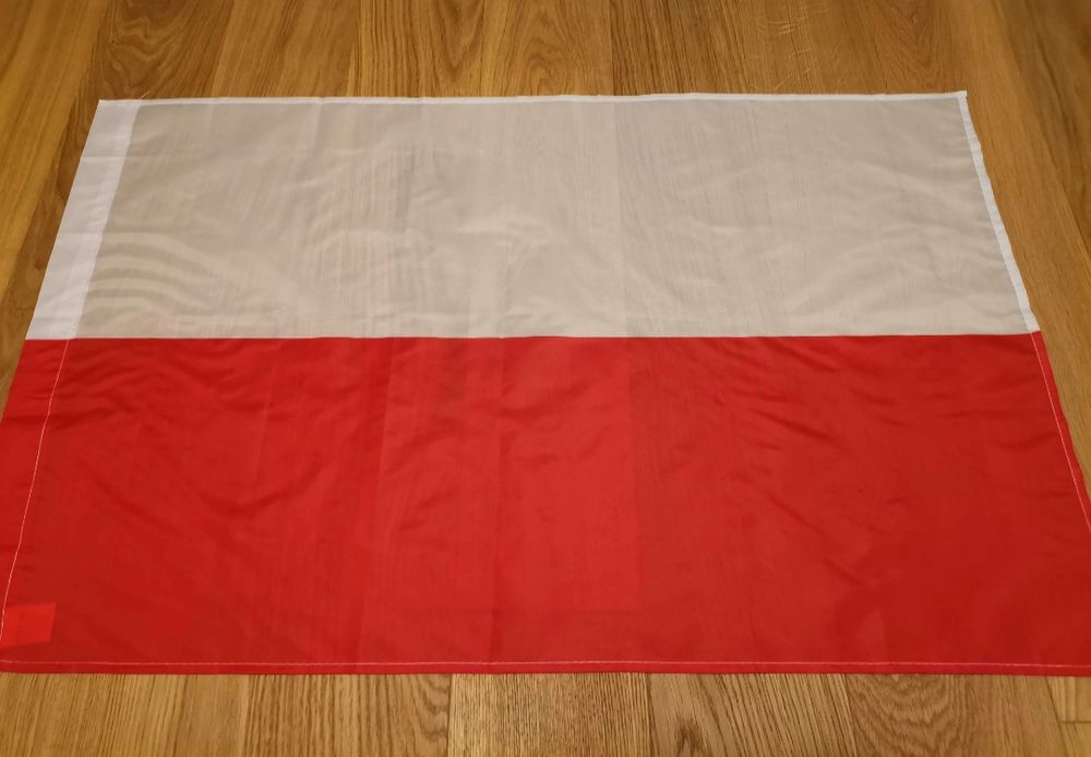 Flaga Polski 60cm x 90 cm wraz z autografem Lewandowskiego