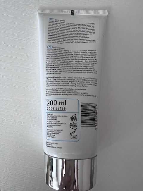 Apis Professional OXY O2
Dotleniający peeling - efekt mikrodermabrazji