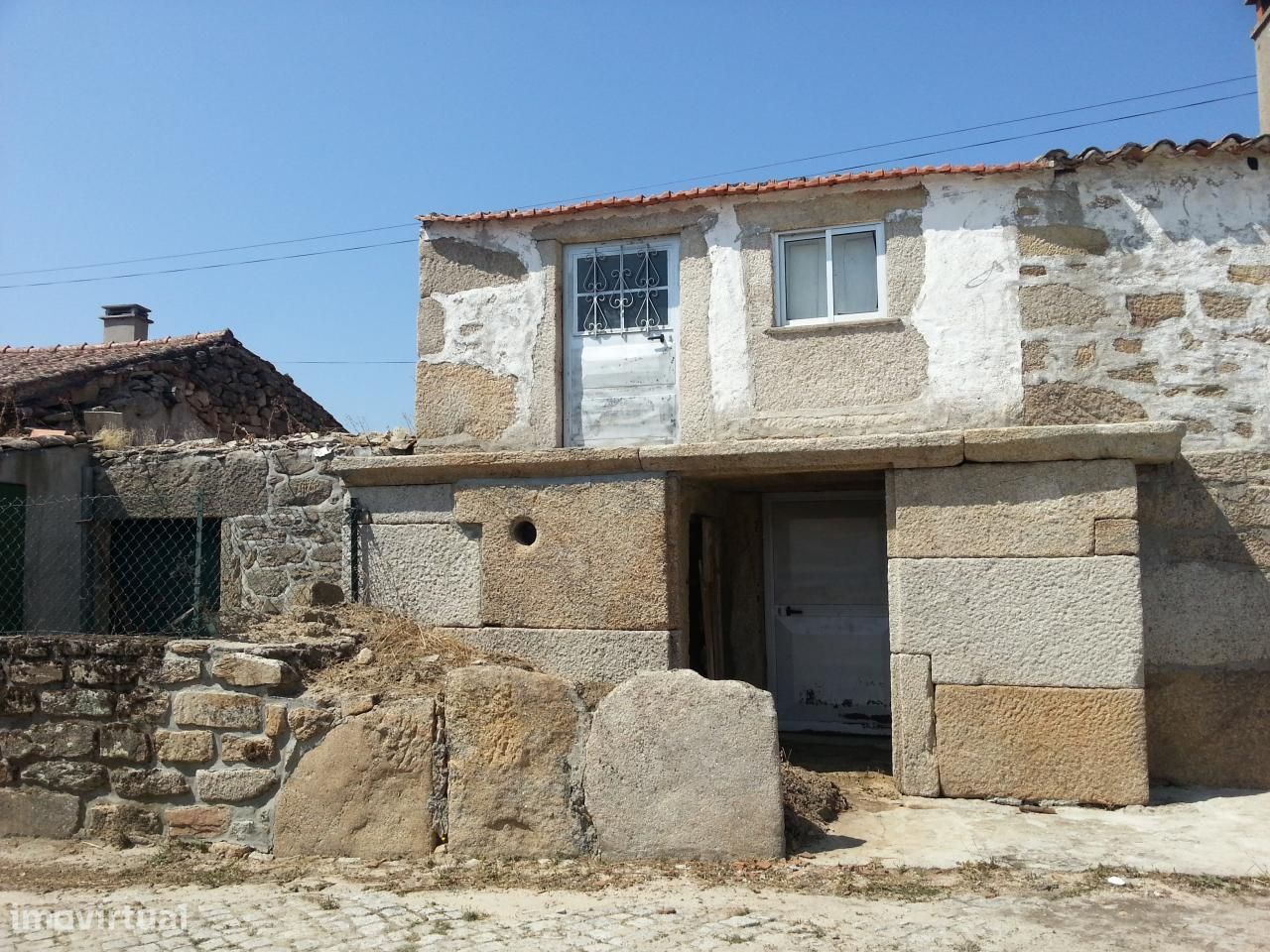 Casa para restauro em Adobispo, Penedono