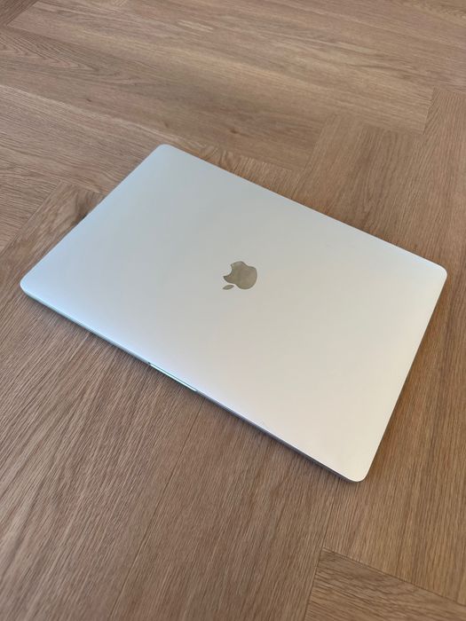 Idealny MacBook Pro 15” 16/256GB TOUCH BAR SILVER w idealnym stanie!