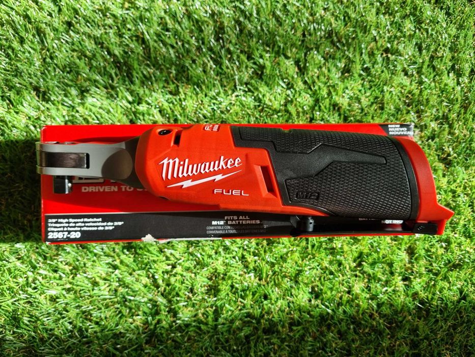 Кутовий гайковерт 3/8 Milwaukee 2567-20 M12 FUEL тріскачка, угловая