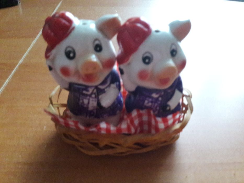 Солонки. Набір для спецій