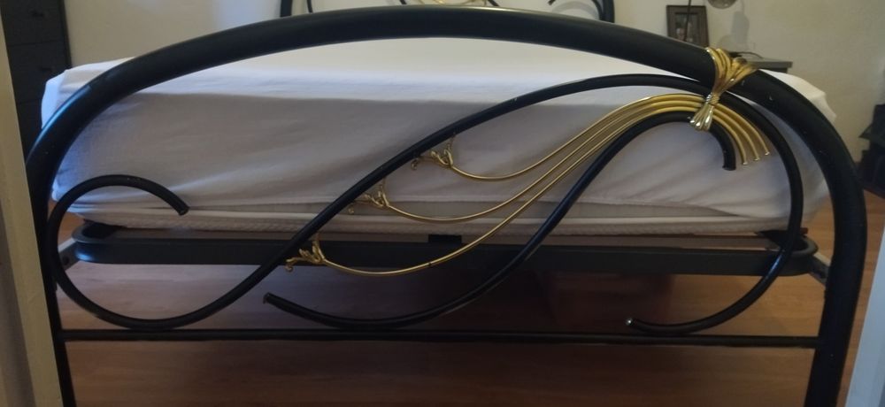 Cama e colchão 190x130