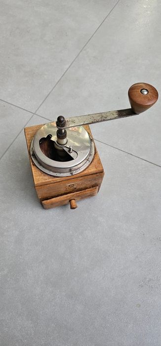 Młynek do mielenia kawy pieprzu