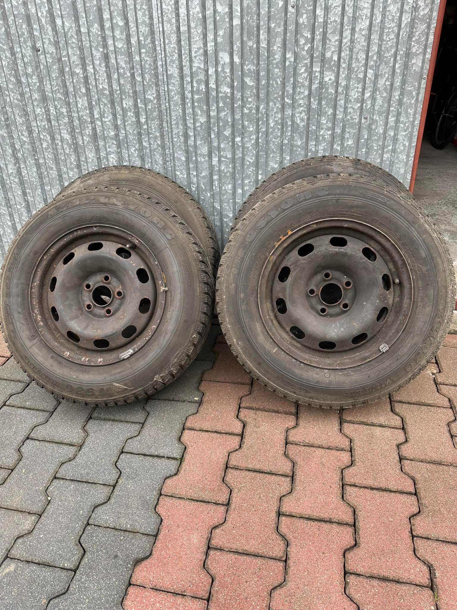 Opony zimowe ze stalowymi felgami 14’’ 175/80 (Golf IV)