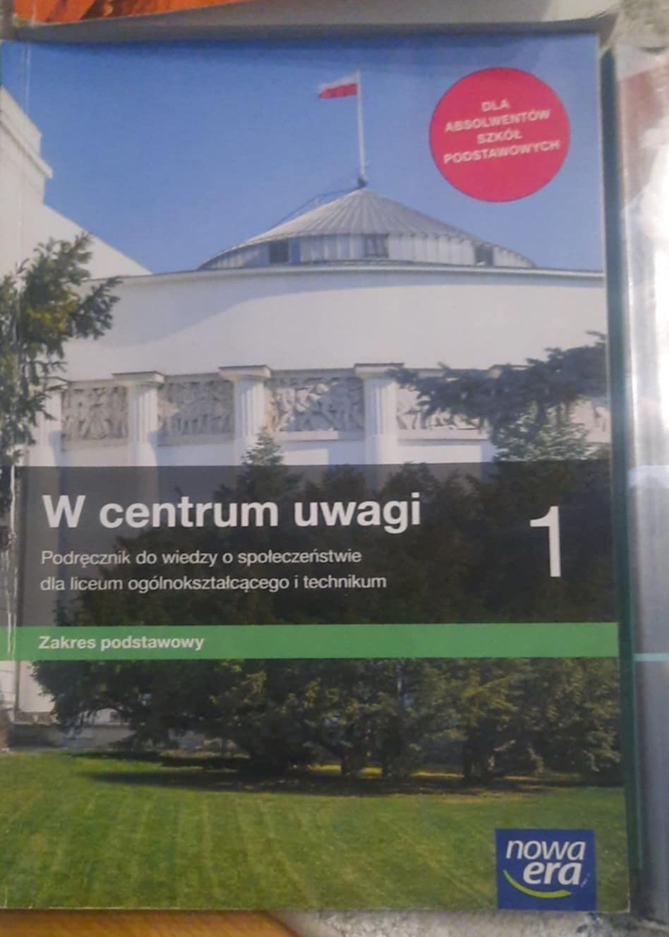 Sprzedam podręcznik do WOS - "W centrum uwagi"