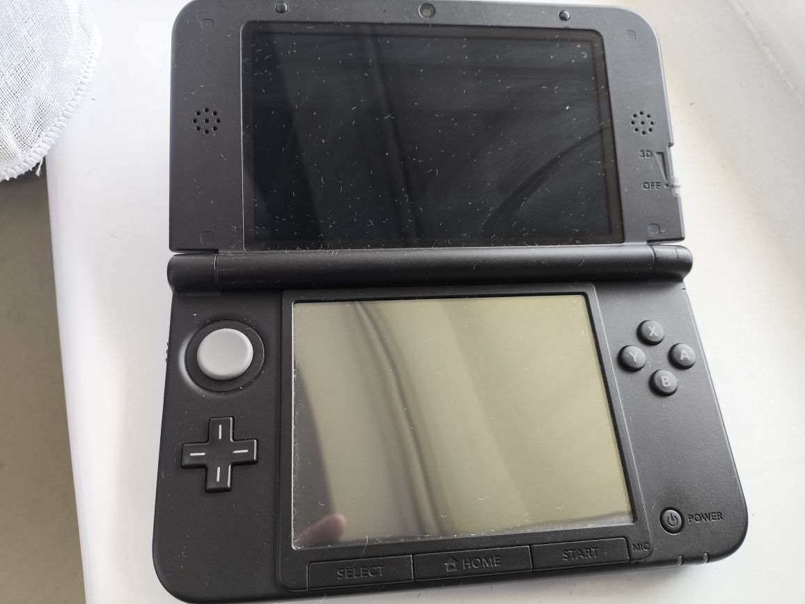 Nintendo 3DS XL plus kabelek do ładowania