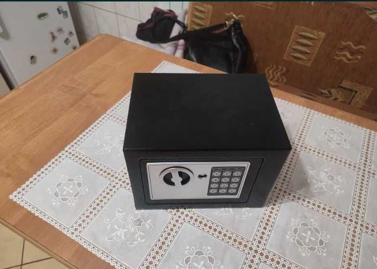 Новий міцний сейф