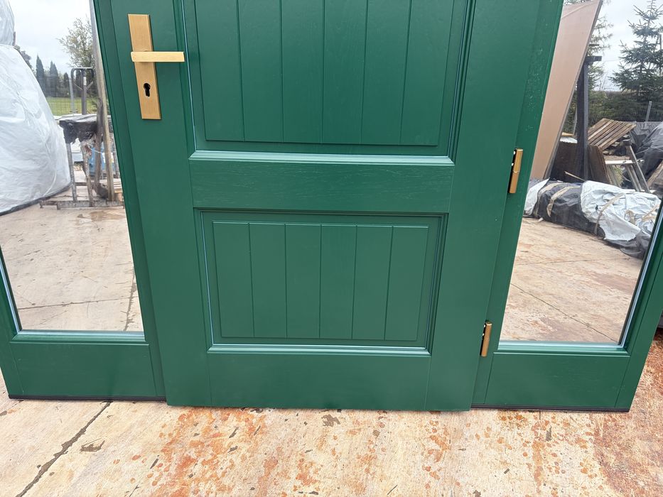 Drzwi zewnętrzne drewniane z doświetlami Cała Polska zielone na wymiar