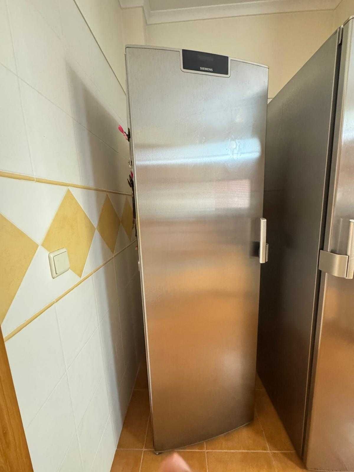 Arca Congeladora e Frigorifico Vertical SIEMENS - Inox