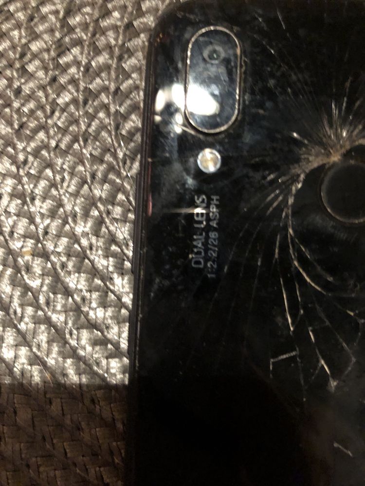 Stluczony telefon HUAWEI INE-LX2