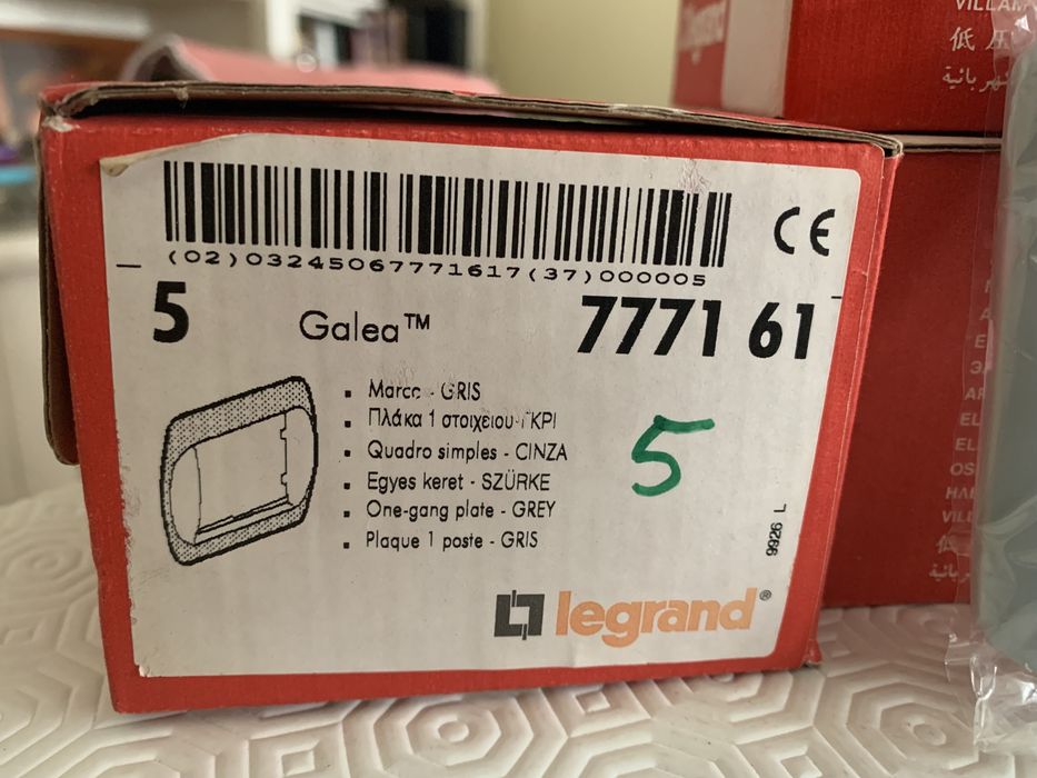 Legrand Galea - espelho cinzento e branco