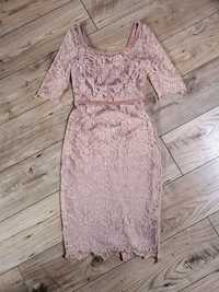 Różowa koronkowa sukienka midi z 3/4 rękawem