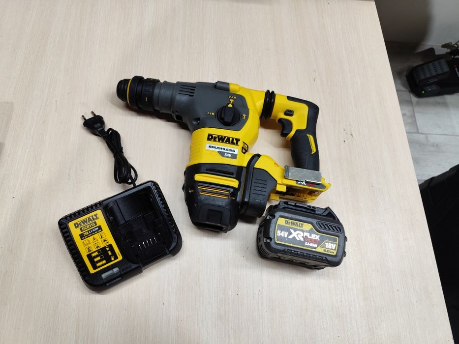 DeWal DCH 334 безщітковий потужний акумуляторний перфоратор Деволт ори
