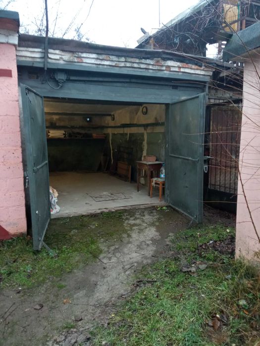 Продам гараж в районе остановки Ватутина
