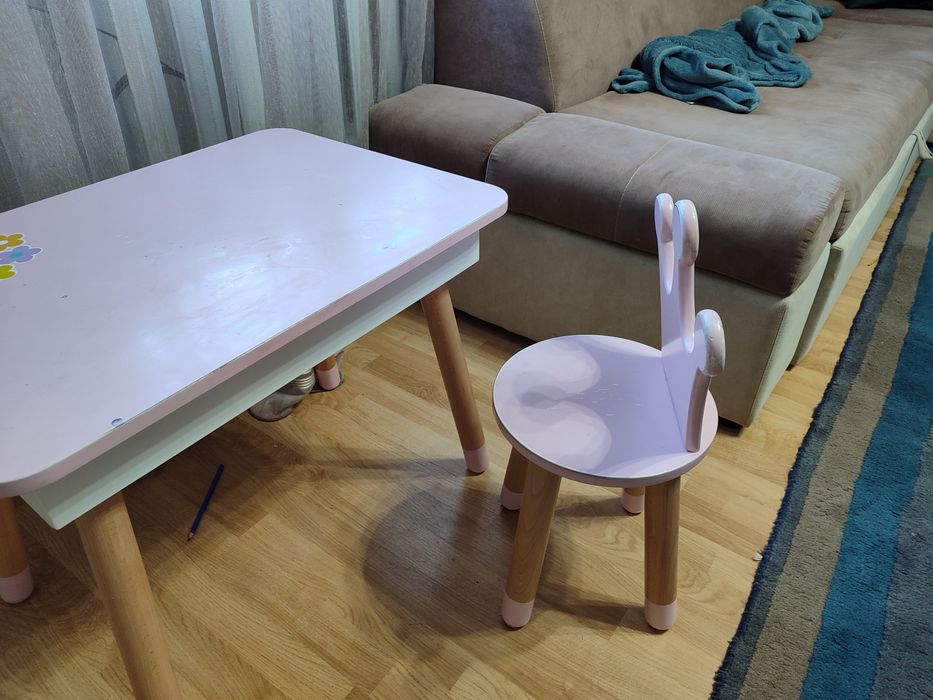 Дитячий стіл для творчості із стільцем
