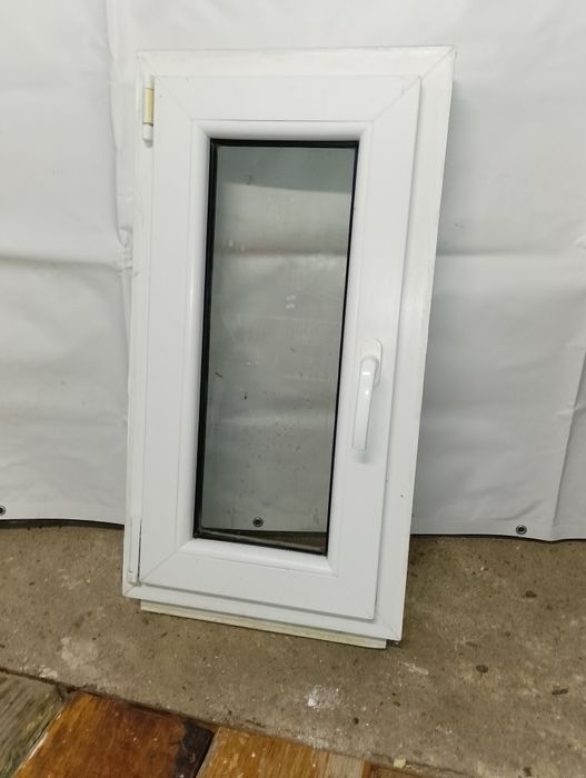 Okno 44x82cm  pcv złoty dąb/biel.