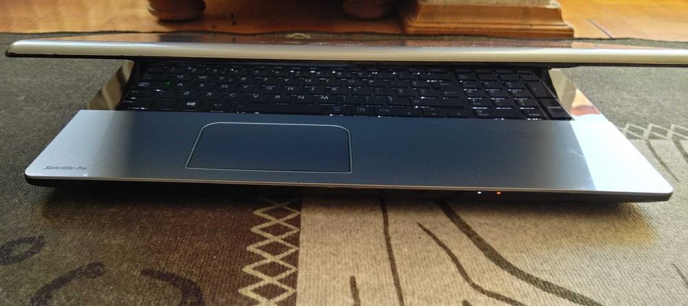 TOSHIBA Satellite  Pro L70-A/ 17,3" /i7 /SSD 275 GB/ 8GB RAM/ GT 740M