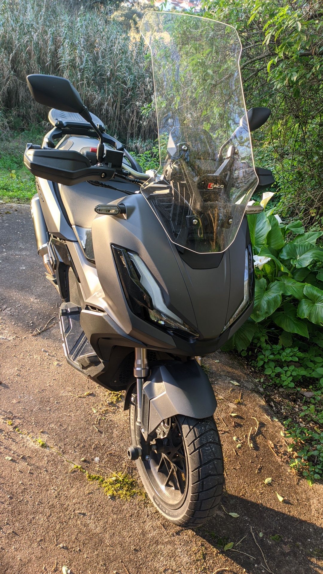 Honda ADV 350 de 03/2023, com muitos extras, em excelente estado