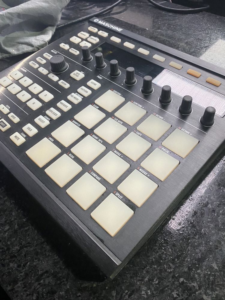 Controlador MASCHINE MK2