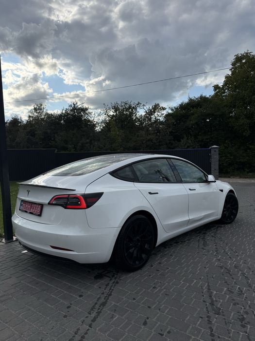 Tesla model 3 standrt plus