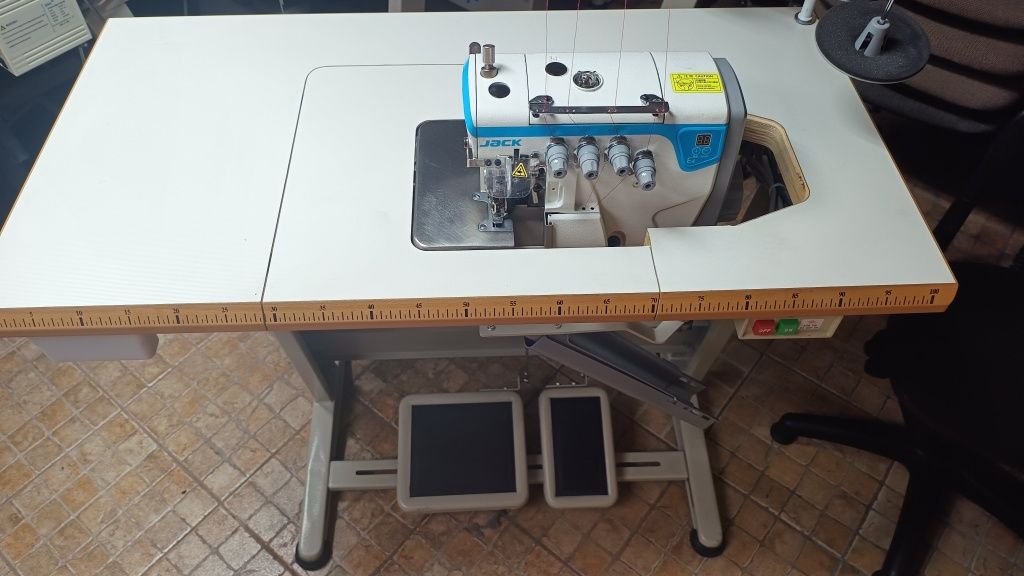 Owerlok Jack E4 stan bdb (overlock)