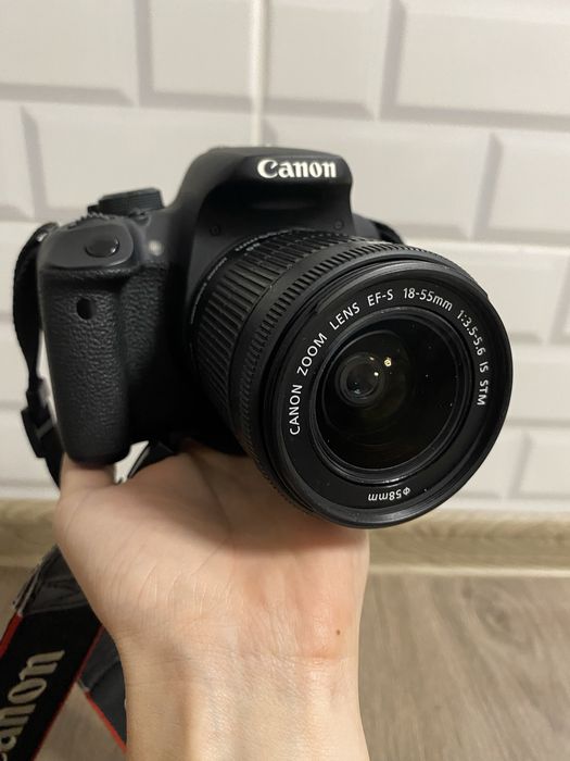 Фотоапарат Canon 700d