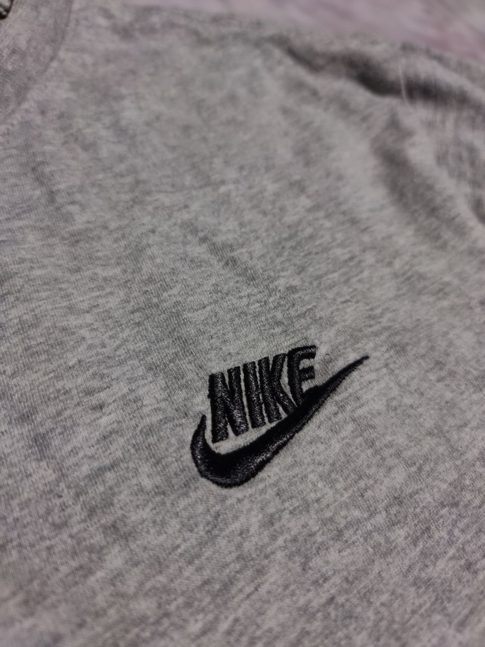 Футболка базовая серая  nike tee swoosh оригинал