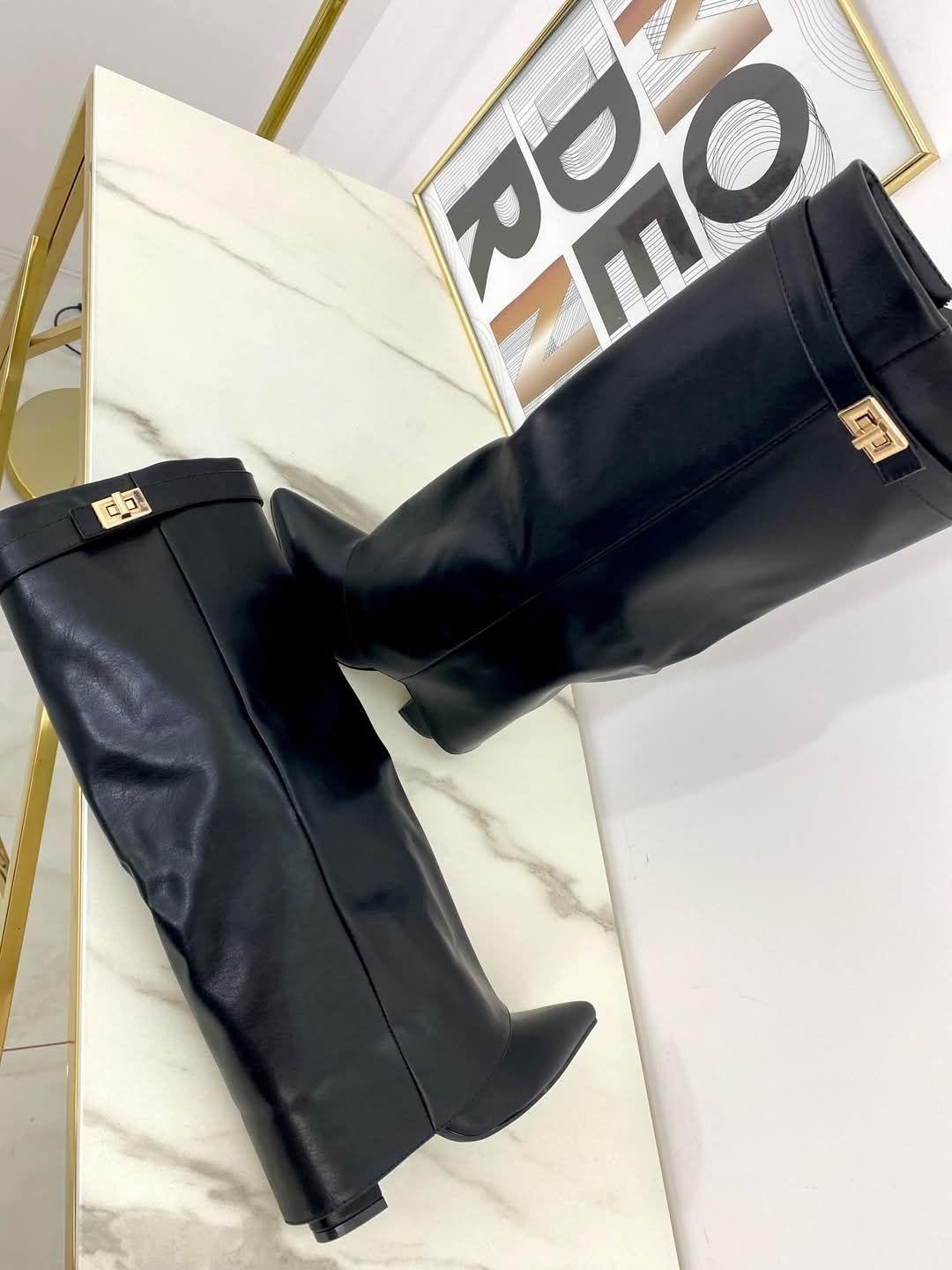 Kozaki z wywijaną wywiniętą cholewką jak Givenchy obcas słupek szpic