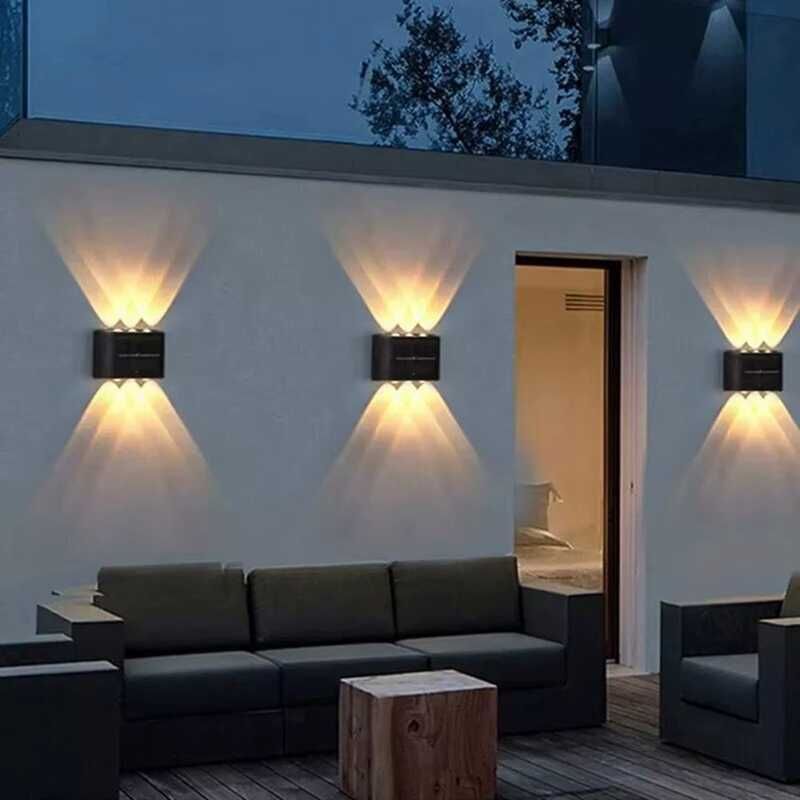 Lampa solarna elewacyjna kinkiet halogen led solarny na elewację