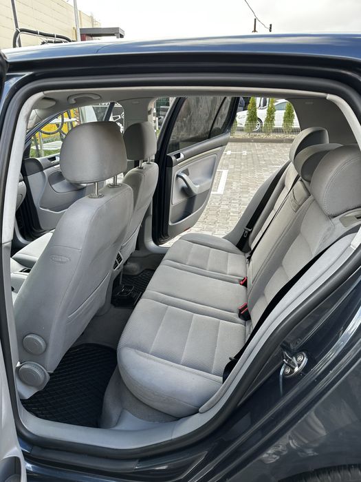 Volkswagen Golf V 1.6 MPI  Розмитнений