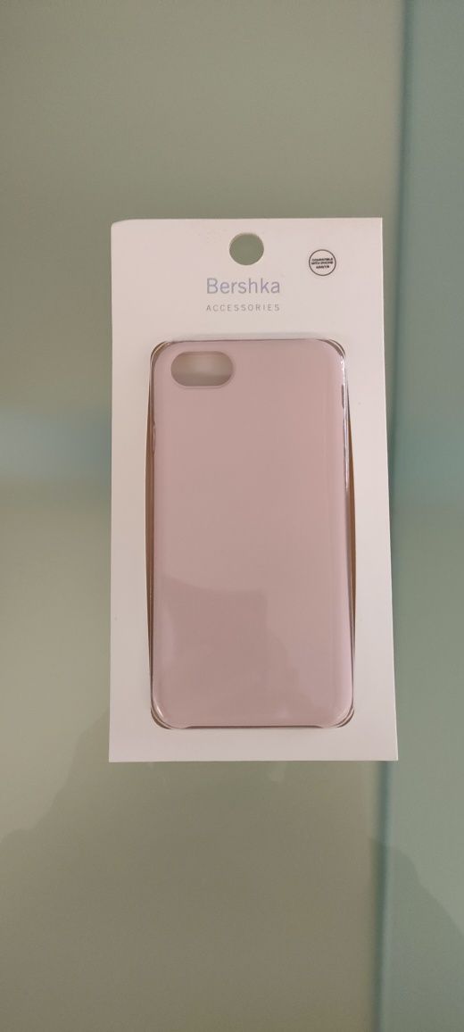 Capa iPhone 6, 6S, 7 e 8 nova. Com pelúcia no interior para proteger