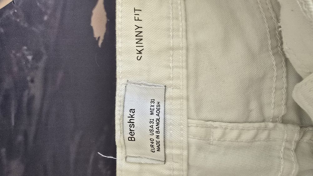 Calças BERSHKA skinny fit (40)