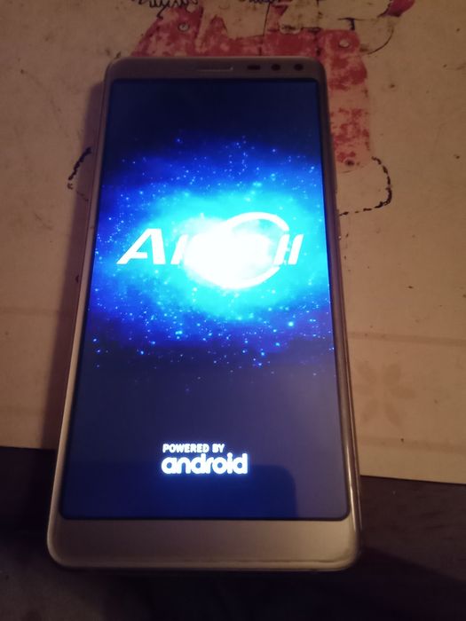 Продам телефон .