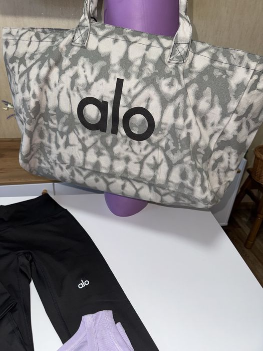 Сумка шопер Alo yoga з твердими ручками