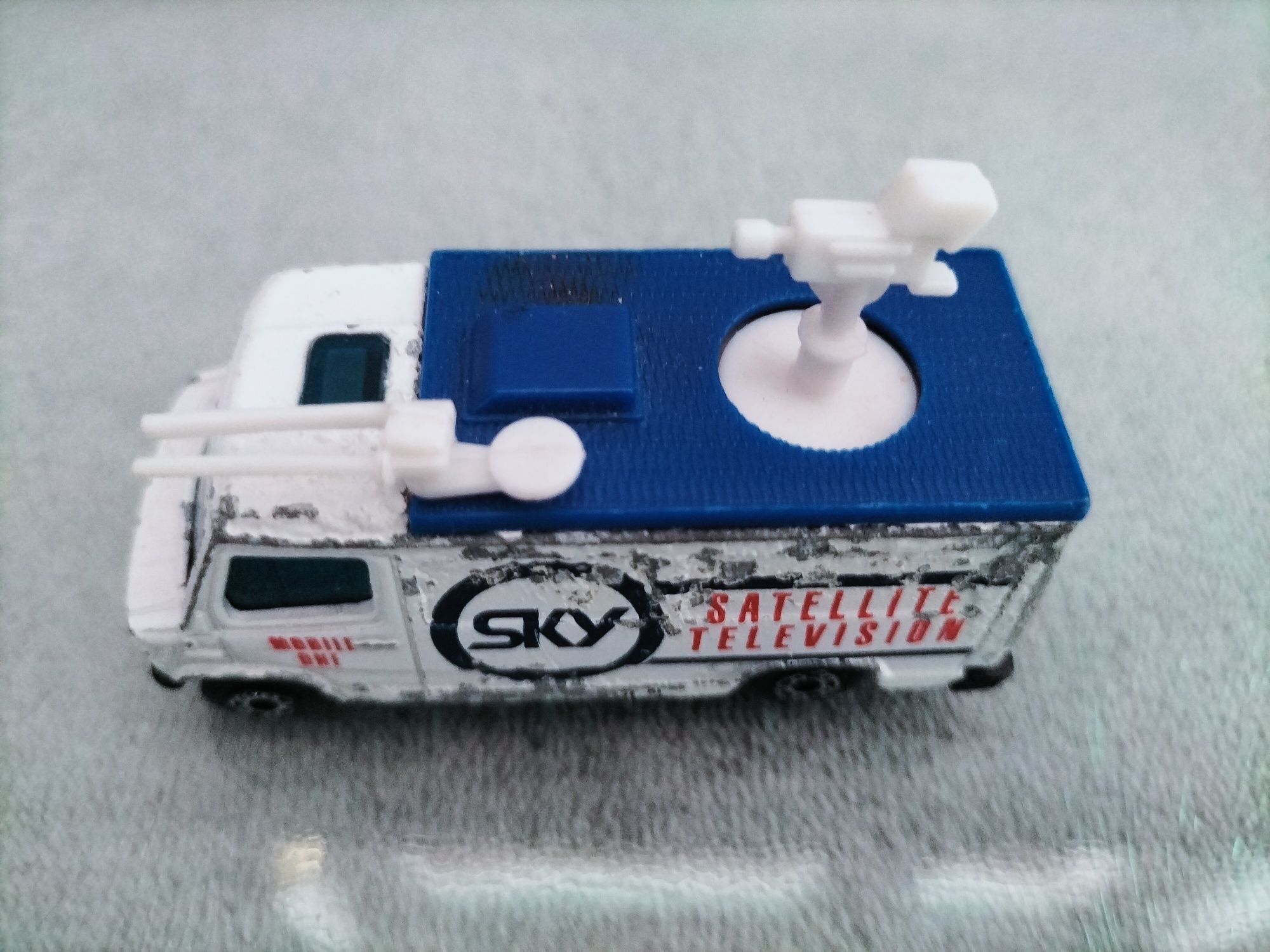 TV News Truck Mercedes Sky Television skala 1:73  Matchbox