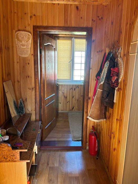 Сучасний гарний садовий будинок біля озера YV