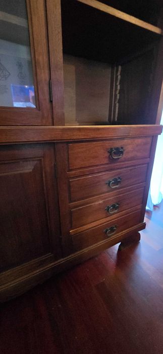 Cristaleira Vintage em madeira maciça