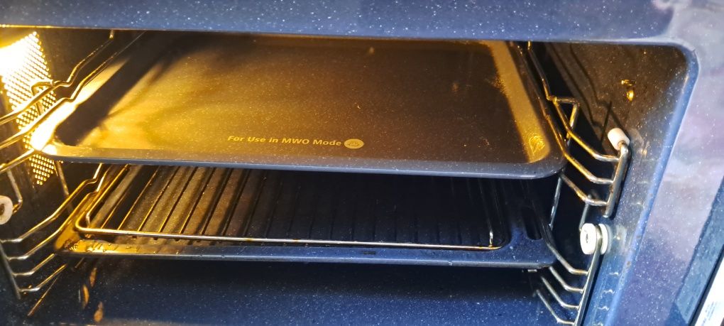 Piekarnik z funkcją mikrofali Samsung NQ50J3530BB
