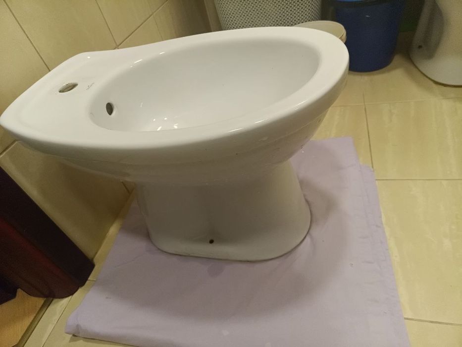 Продам Биде б/у самовывоз